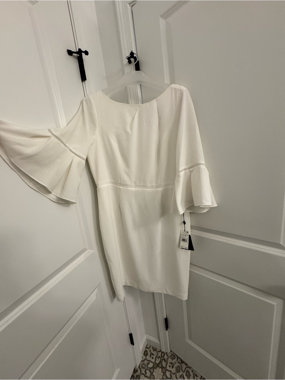 Adrianna Papell White size 14 midi crepe dress with bell sleeves